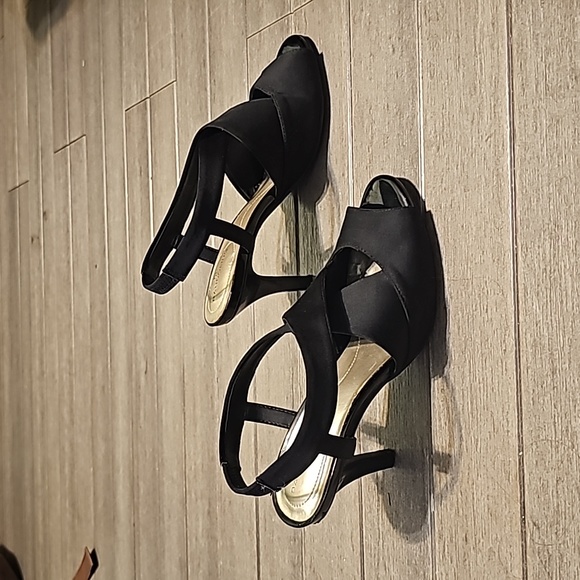 Strappy short black heels - Picture 3 of 7